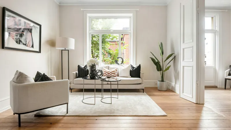 Bright living room with armchairs and round tables